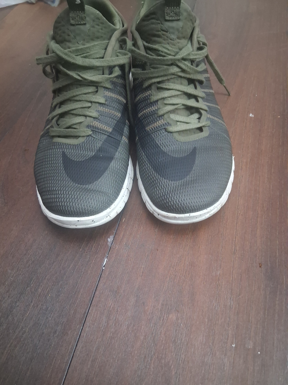 Nike Men's Olive Green and Black Lightweight Sneakers